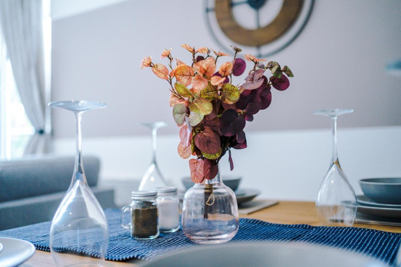 Stunning 2 Bed Apt By Greenstay Serviced Accommodation - Located In Formby Village - Perfect For Short & Long Stays - Couples, Friends & Families & Business Travellers All Welcome - Dog Friendly - 7 Buitenkant foto