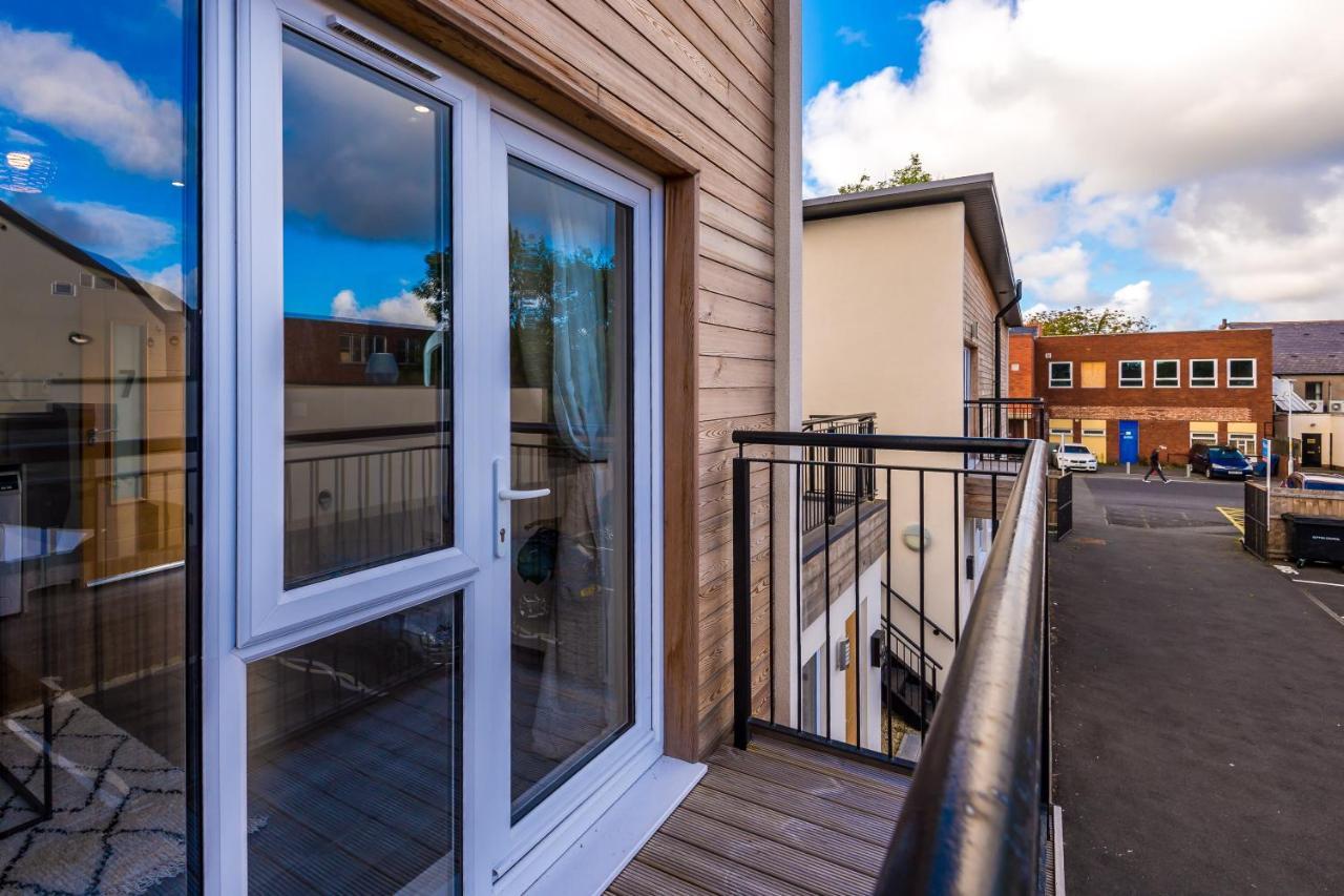 Stunning 2 Bed Apt By Greenstay Serviced Accommodation - Located In Formby Village - Perfect For Short & Long Stays - Couples, Friends & Families & Business Travellers All Welcome - Dog Friendly - 7 Buitenkant foto