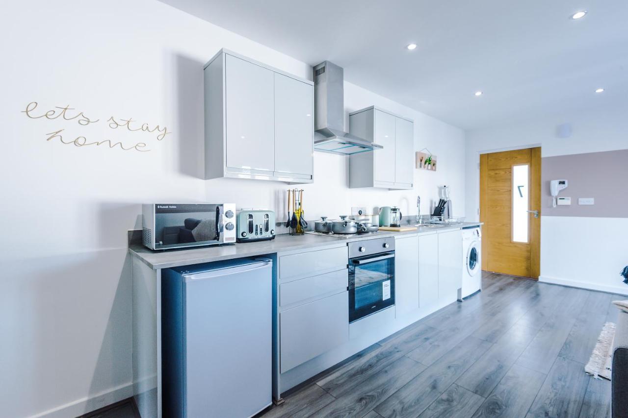 Stunning 2 Bed Apt By Greenstay Serviced Accommodation - Located In Formby Village - Perfect For Short & Long Stays - Couples, Friends & Families & Business Travellers All Welcome - Dog Friendly - 7 Buitenkant foto