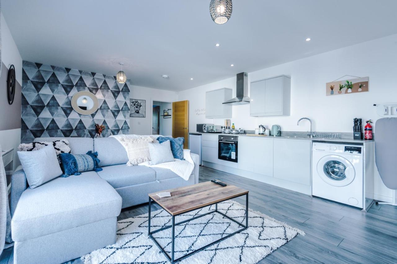 Stunning 2 Bed Apt By Greenstay Serviced Accommodation - Located In Formby Village - Perfect For Short & Long Stays - Couples, Friends & Families & Business Travellers All Welcome - Dog Friendly - 7 Buitenkant foto