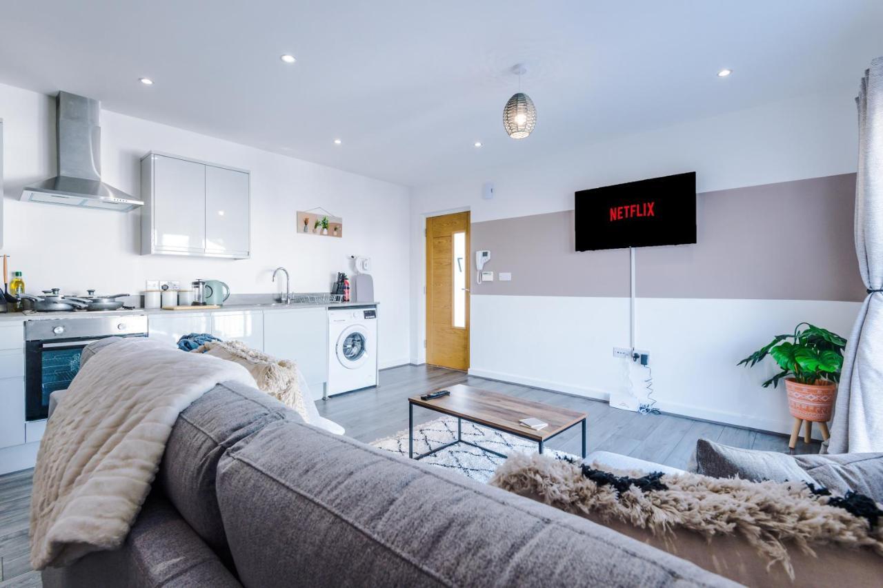 Stunning 2 Bed Apt By Greenstay Serviced Accommodation - Located In Formby Village - Perfect For Short & Long Stays - Couples, Friends & Families & Business Travellers All Welcome - Dog Friendly - 7 Buitenkant foto