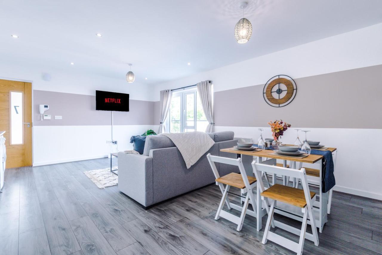 Stunning 2 Bed Apt By Greenstay Serviced Accommodation - Located In Formby Village - Perfect For Short & Long Stays - Couples, Friends & Families & Business Travellers All Welcome - Dog Friendly - 7 Buitenkant foto